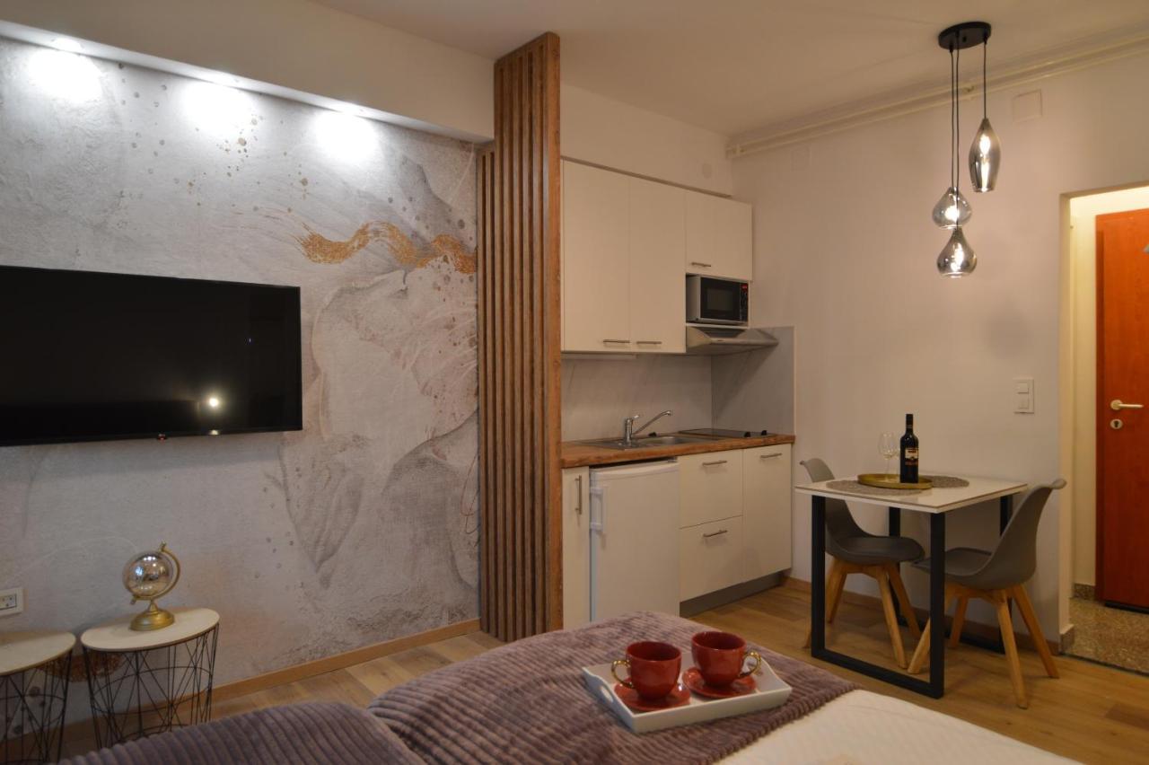 Apartments By The Sea Starigrad, Paklenica - 16421 Εξωτερικό φωτογραφία