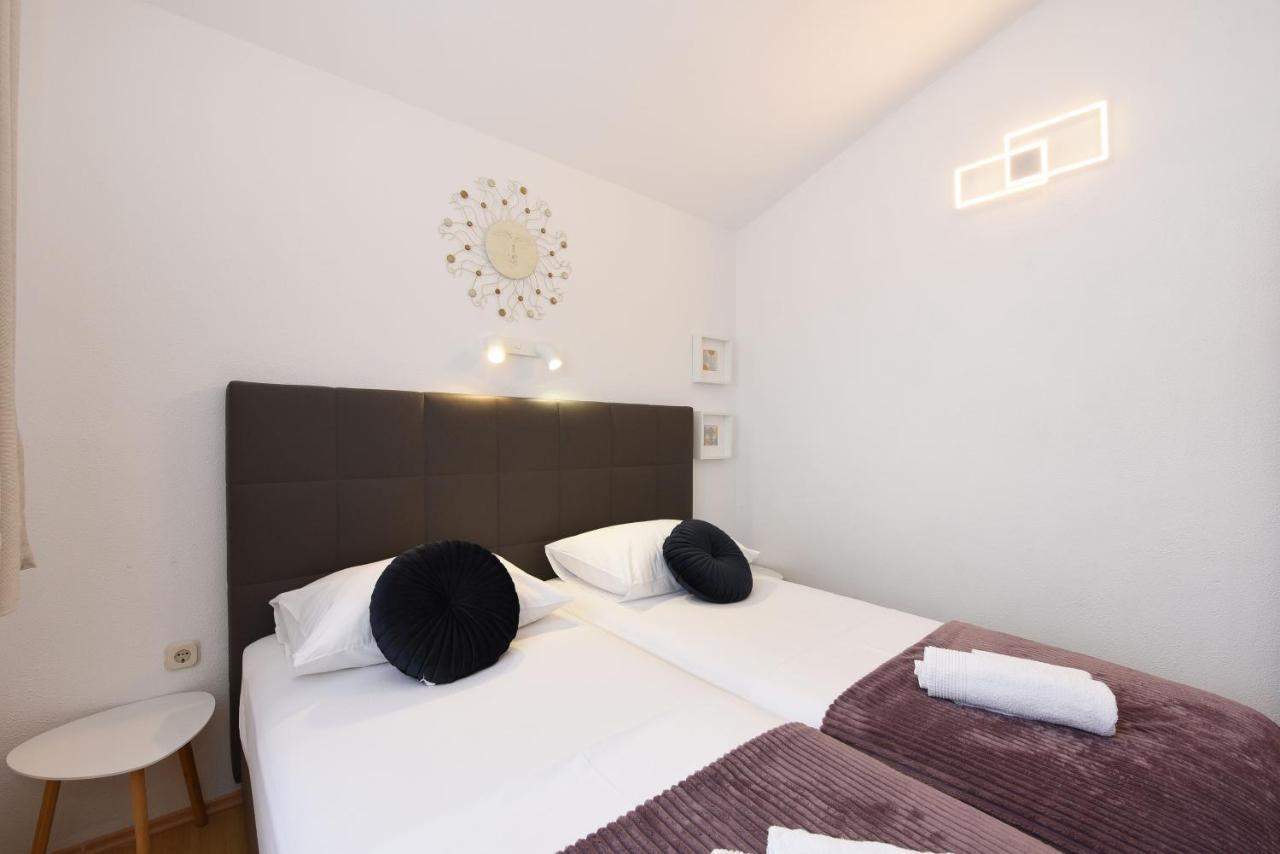 Apartments By The Sea Starigrad, Paklenica - 16421 Εξωτερικό φωτογραφία