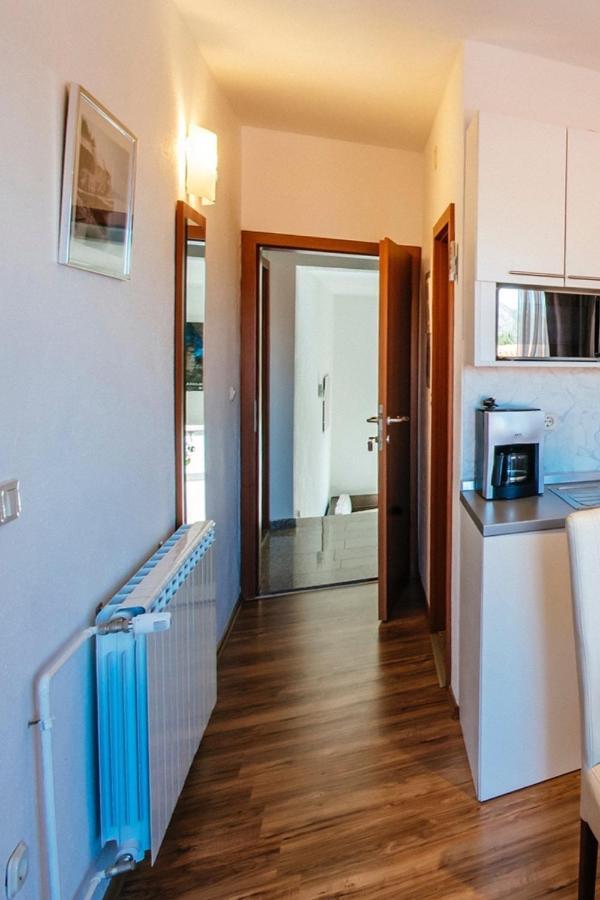 Apartments By The Sea Starigrad, Paklenica - 16421 Εξωτερικό φωτογραφία